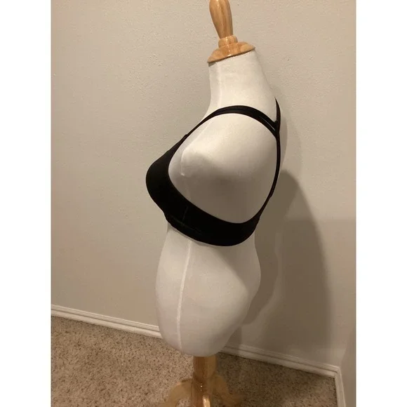 Victoria Sport Black Strappy Crisscross Front Halter Sports Bra Medium M - Picture 2 of 5